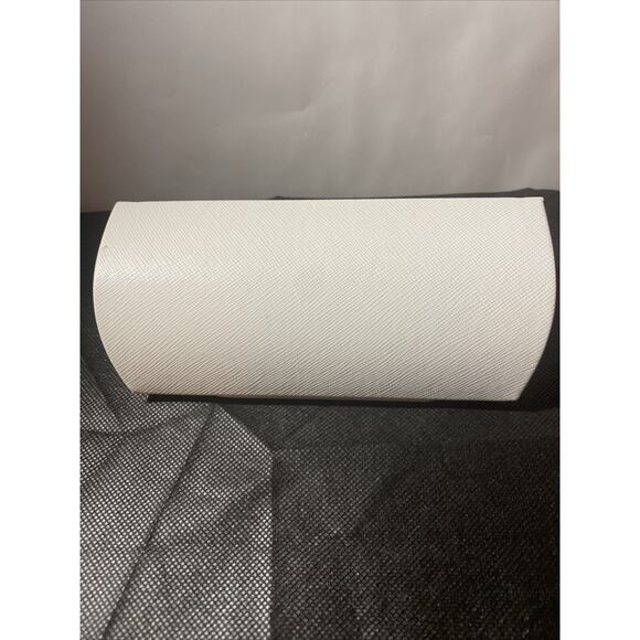 Michael Kors’s new white authentic glass case with cleaning towel - Picture 3 of 6